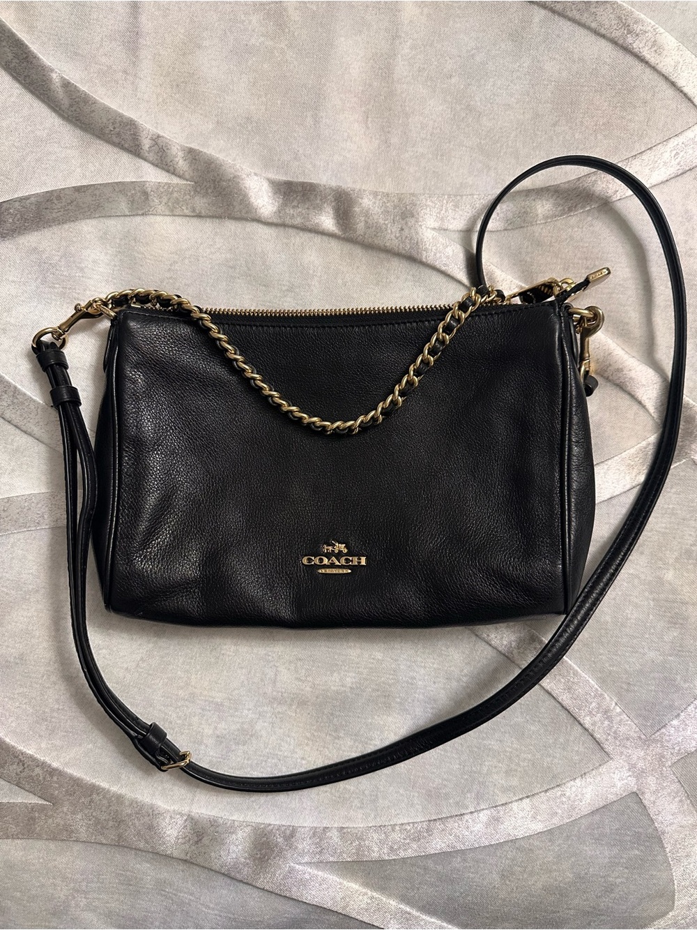 Coach Carrie Black Pebble Leather Crossbody Bag Gold Chain F22212 🖤
